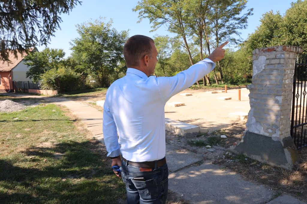 Németh Tamás az épülő Forrás Apartmanházról mesél