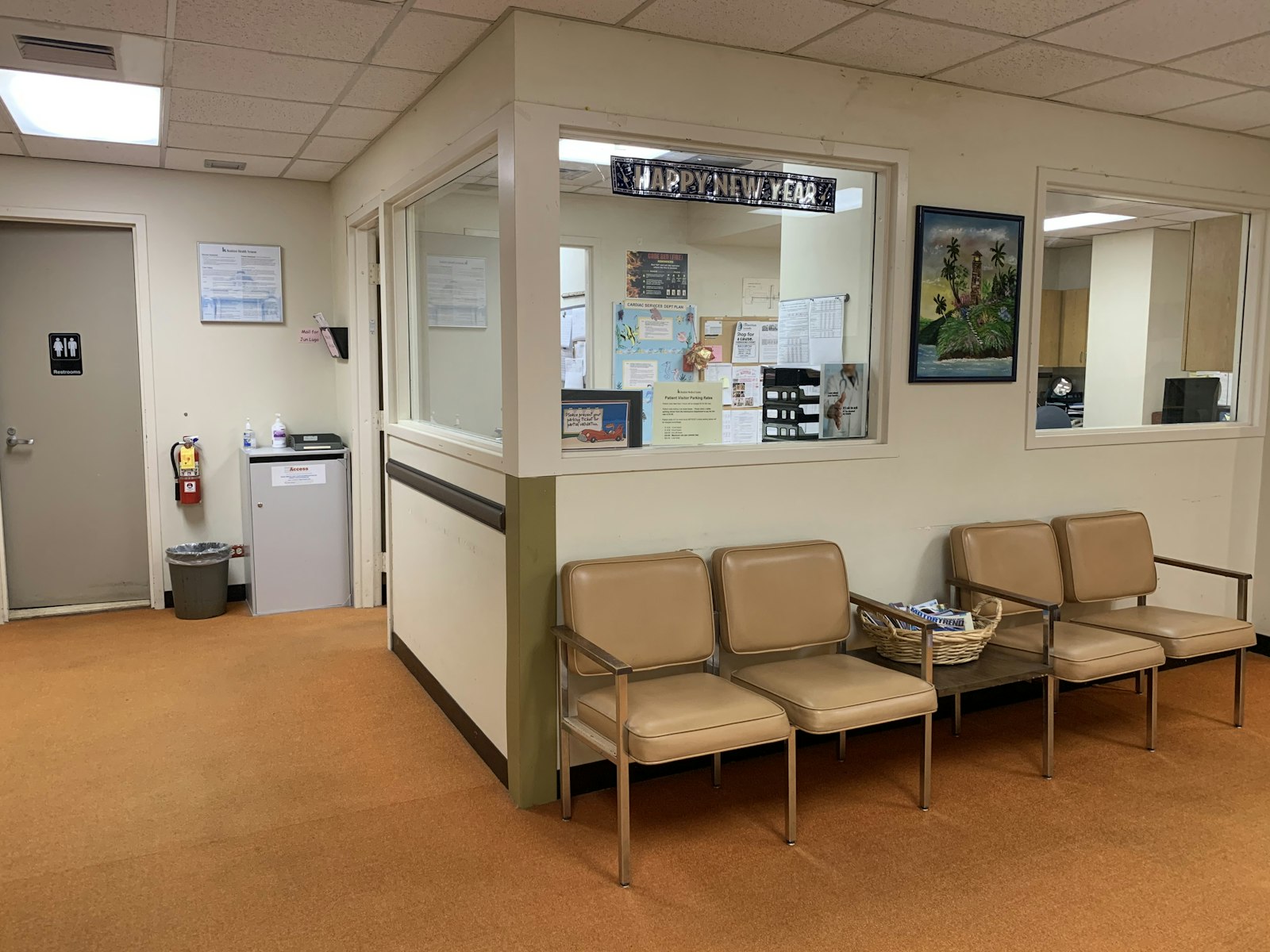 Fauteuils dans une salle d'attente de cabinet