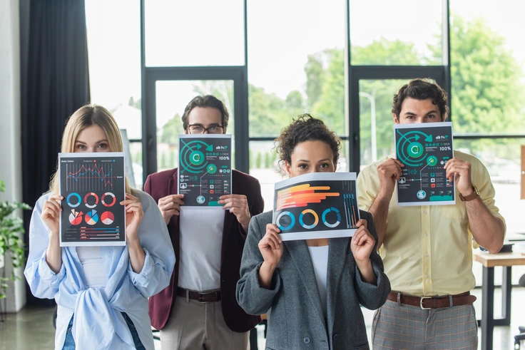 Infographic listing key intranet KPIs such as active users, search analytics, and content engagement