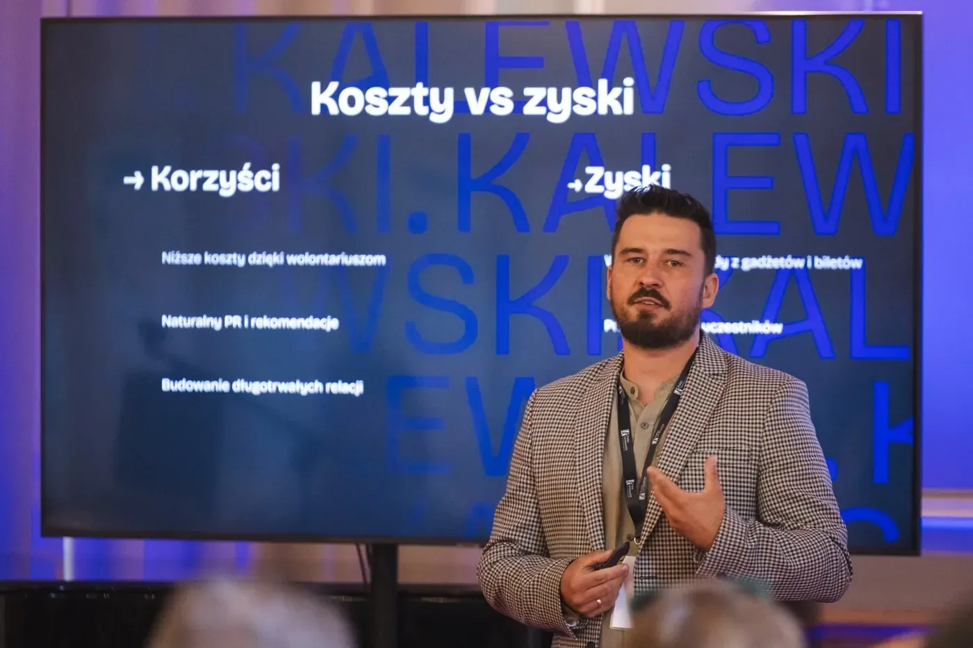 Rozmowa z pracownikami pierwszej linii w miejscu pracy
