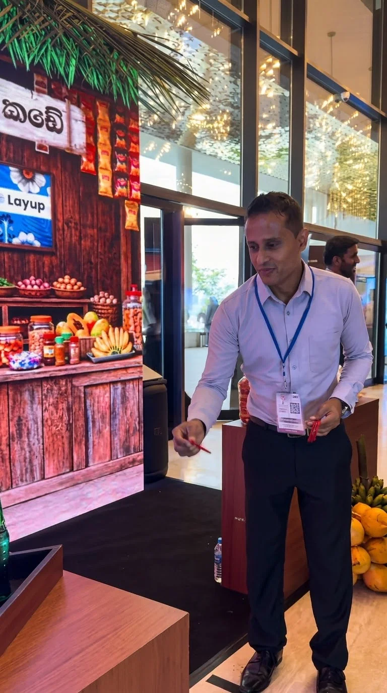 A delegate lining up a throw at the ring toss