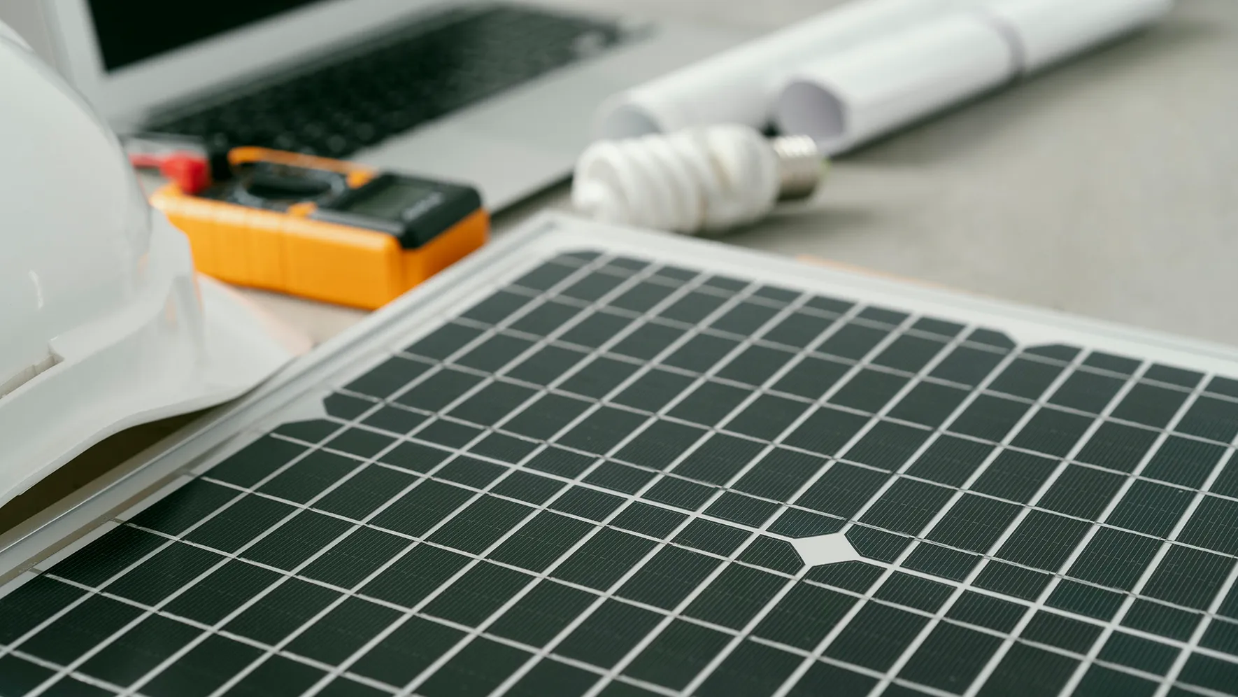 Photovoltaikmodul mit Werkzeugen