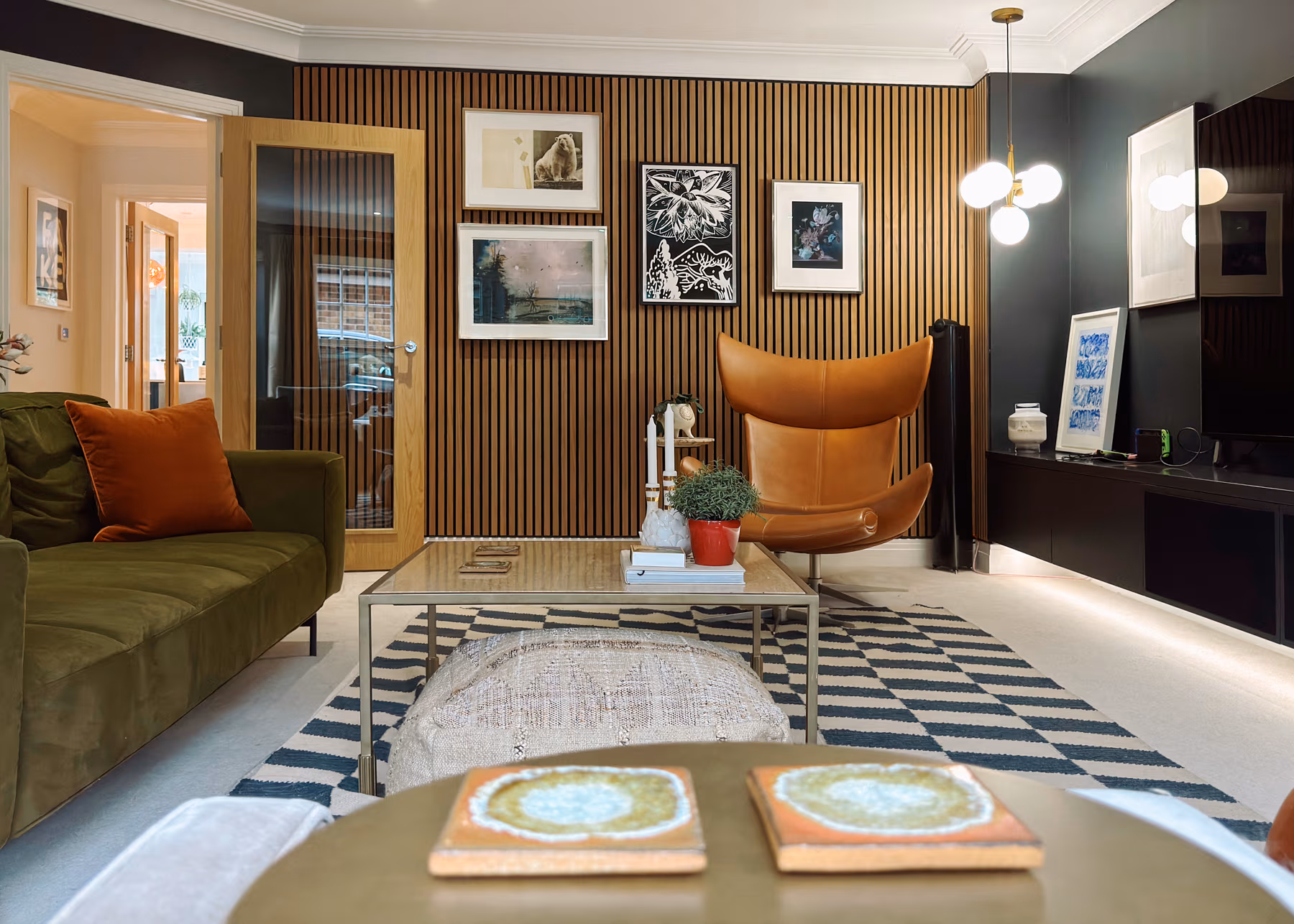 A photo of a living room in London Road St Albans Hertfordshire designed by bloom Interior Design