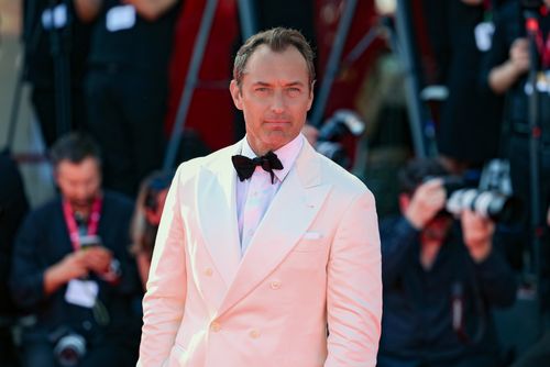 Jude Law attends the "The Wizard Of The Kremlin" (Le Mage Du Kremlin) red carpet during the 82nd Venice International Film Festival on August 31, 2025 in Venice. Photo by Marina Takimoto.