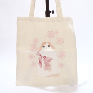 Sandwich and slice of lemons