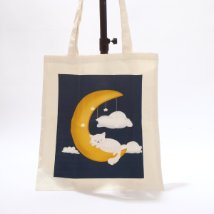 Sandwich and slice of lemons