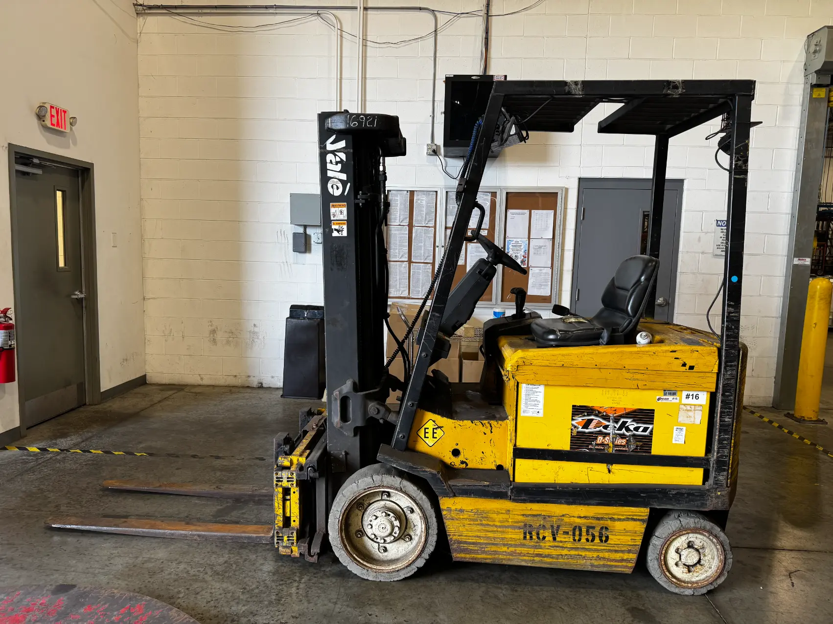 Yale 3-wheel electric forklift – Rize Home surplus auction, Solon OH