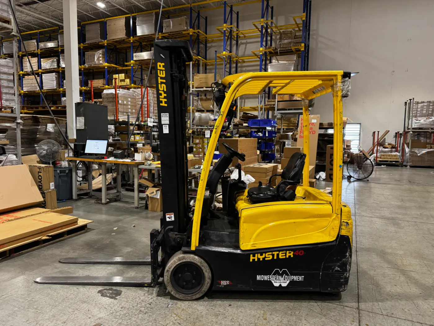 Hyster electric forklift with side shifter – Rize Home surplus auction, Solon OH