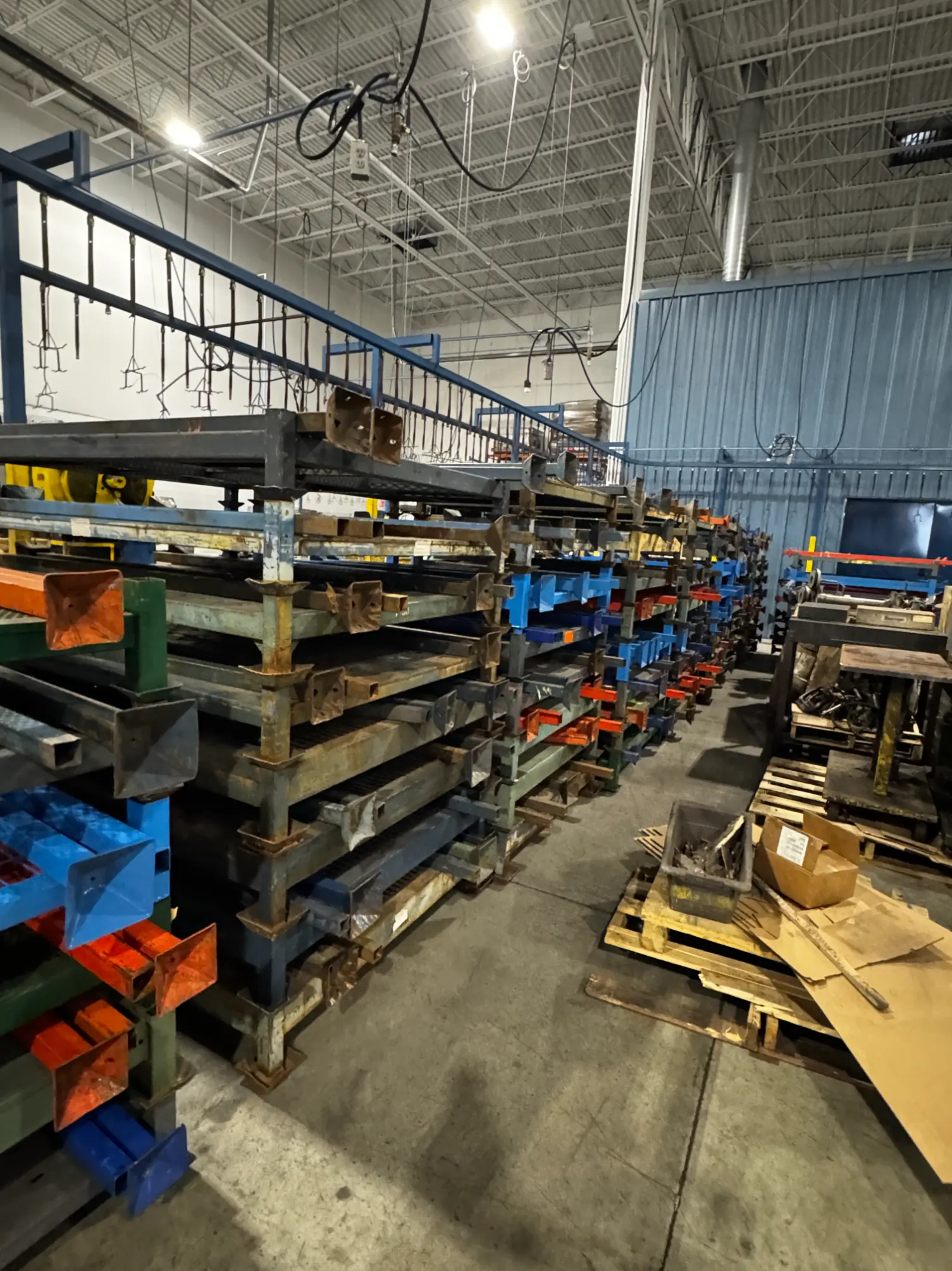 Wire baskets and stackable metal pallets – Rize Home surplus auction, Solon OH