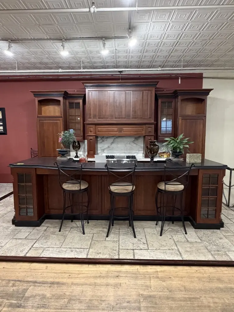 Complete kitchen showroom display with cabinetry and appliances – Stone City Auction