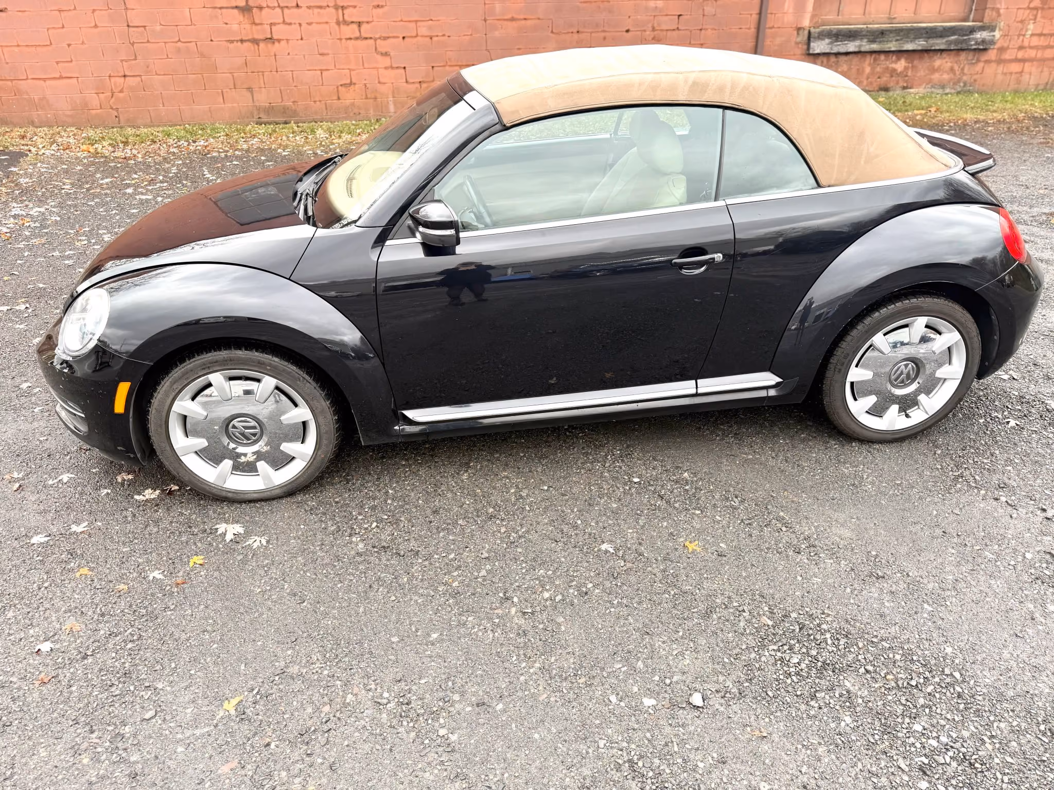 2013 Volkswagen Beetle 2.5L Convertible 2D