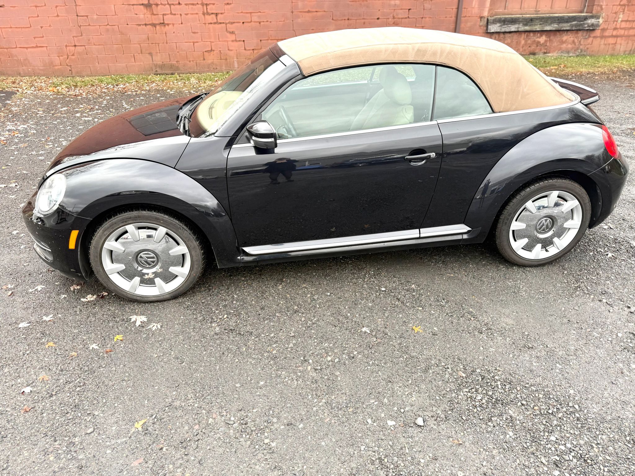 2013 Volkswagen Beetle 2.5L Convertible 2D