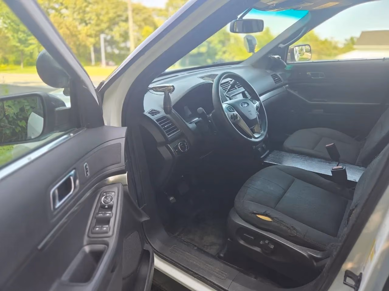 2015 Ford Explorer — photo 5 of 9