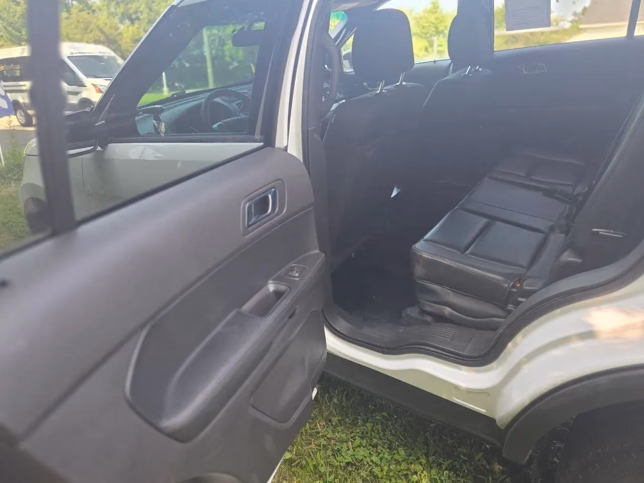 2015 Ford Explorer — photo 6 of 9