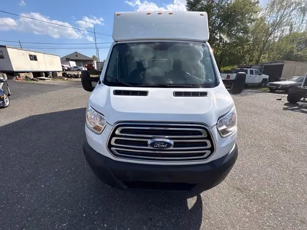 2018 Ford Transit Cutaway — photo 2 of 9