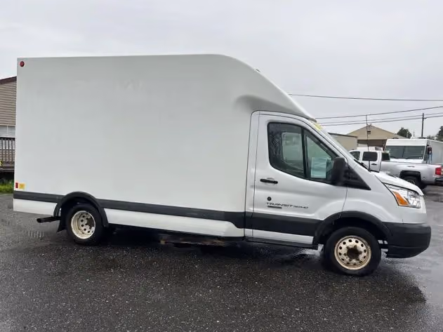 2018 Ford Transit Cutaway — photo 4 of 9