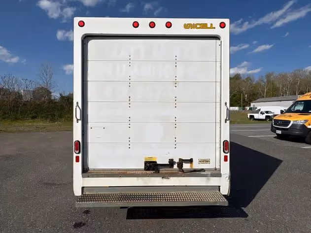 2018 Ford Transit Cutaway — photo 7 of 9