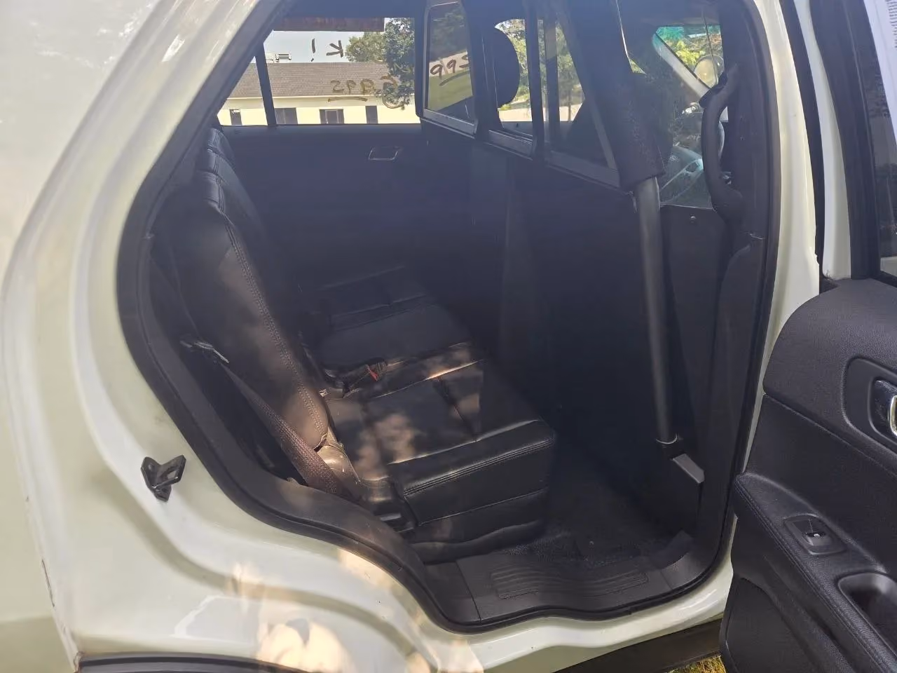 2013 Ford Explorer — photo 5 of 8