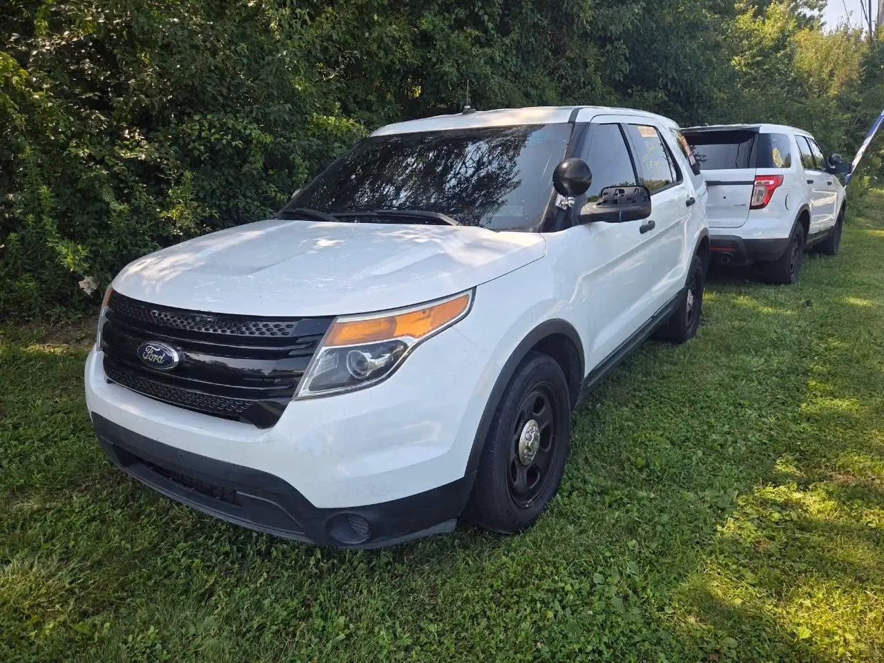 2013 Ford Explorer — photo 2 of 8