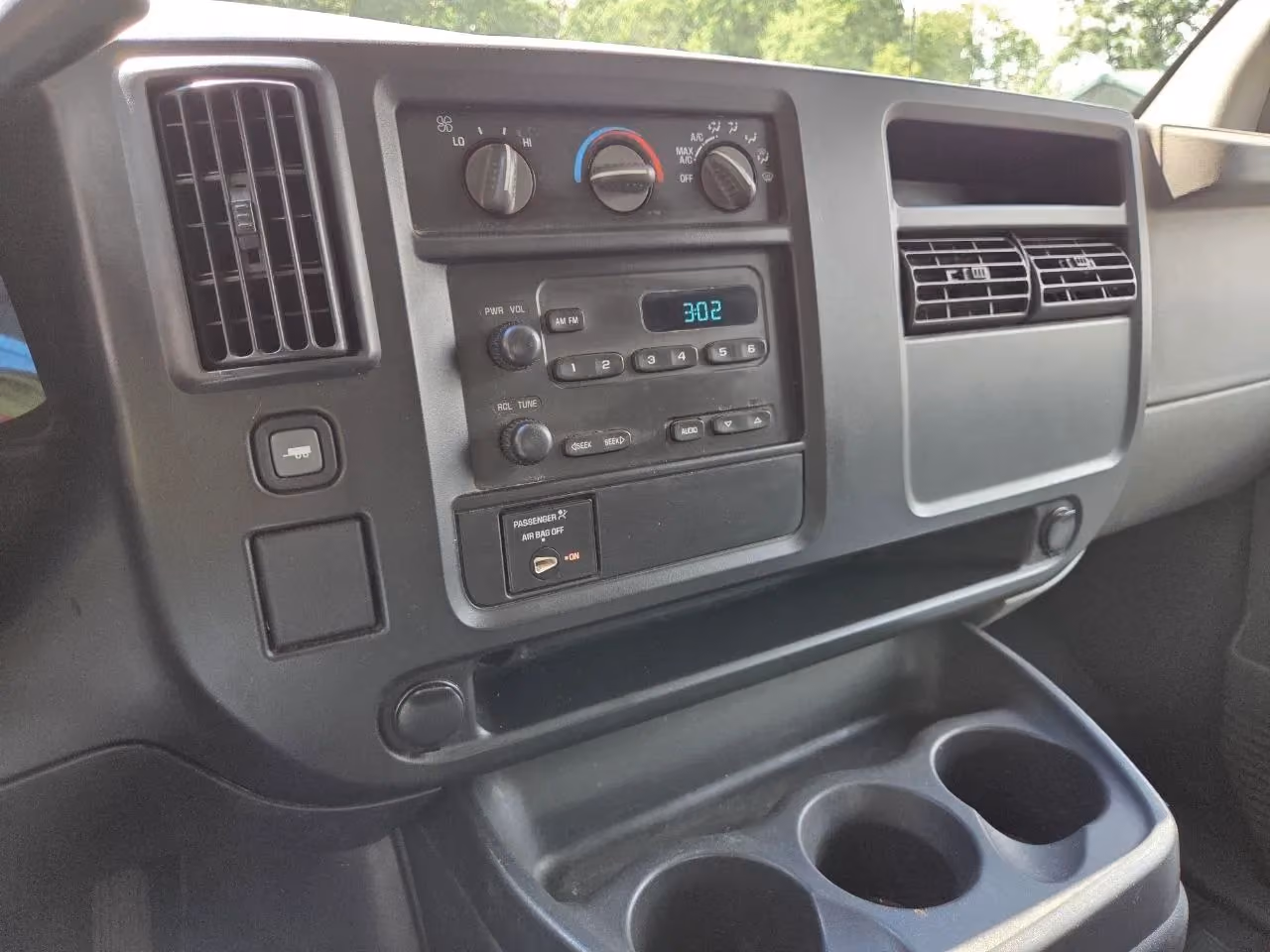 2003 Chevrolet Express 2500 Cargo — photo 21 of 23
