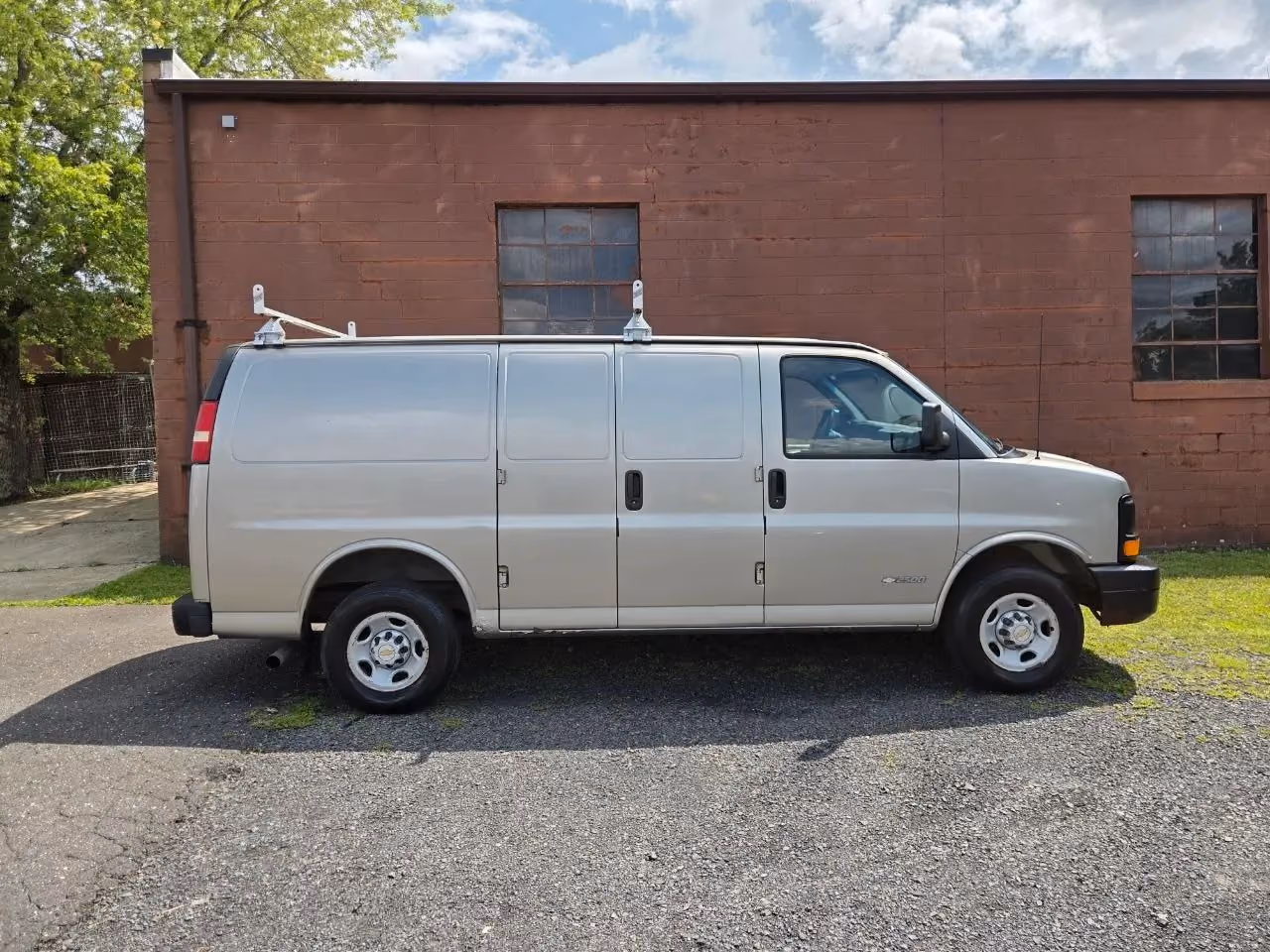 2003 Chevrolet Express 2500 Cargo — photo 9 of 23
