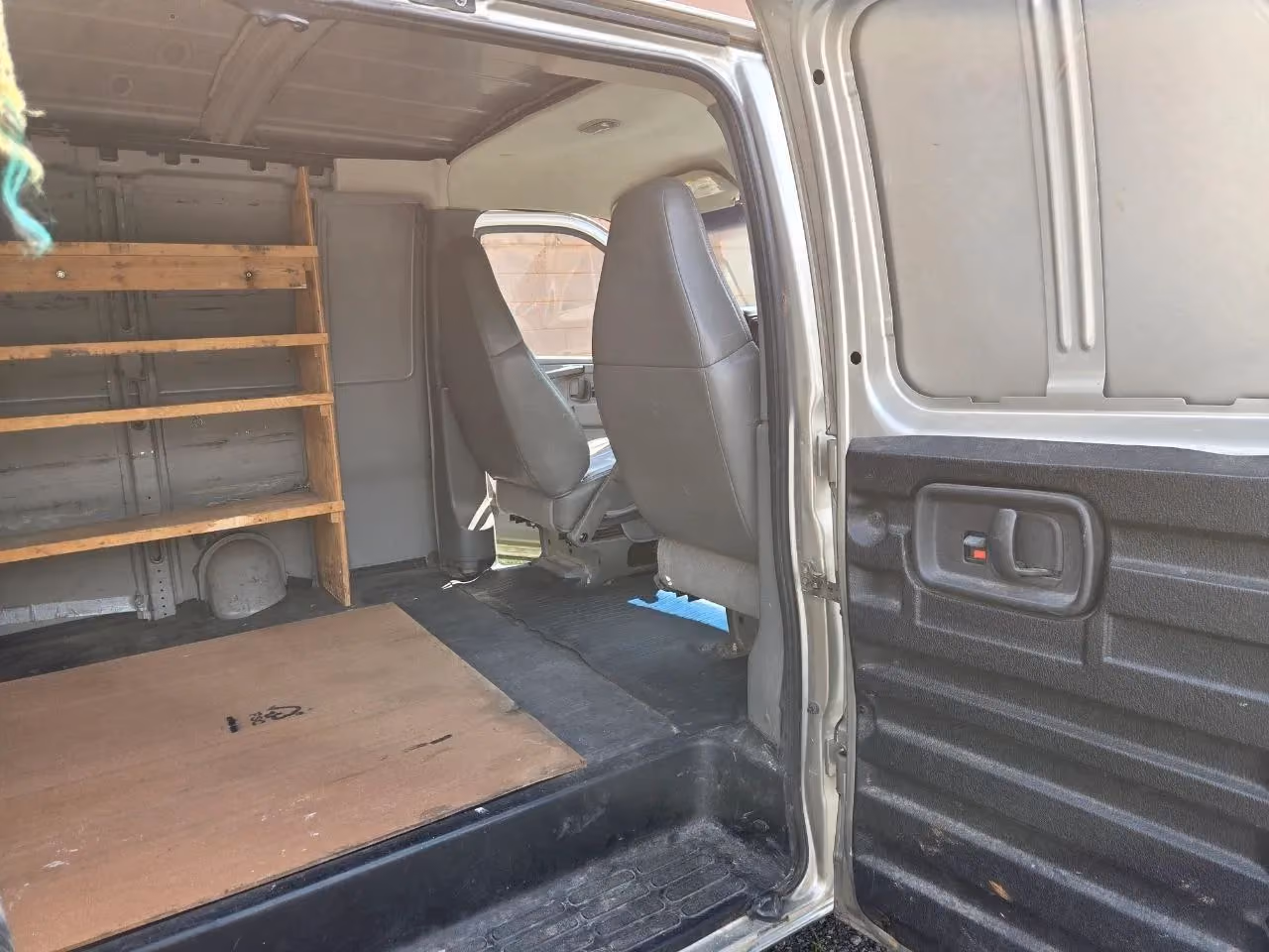 2003 Chevrolet Express 2500 Cargo — photo 17 of 23