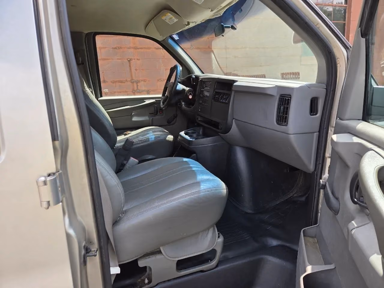 2003 Chevrolet Express 2500 Cargo — photo 7 of 23