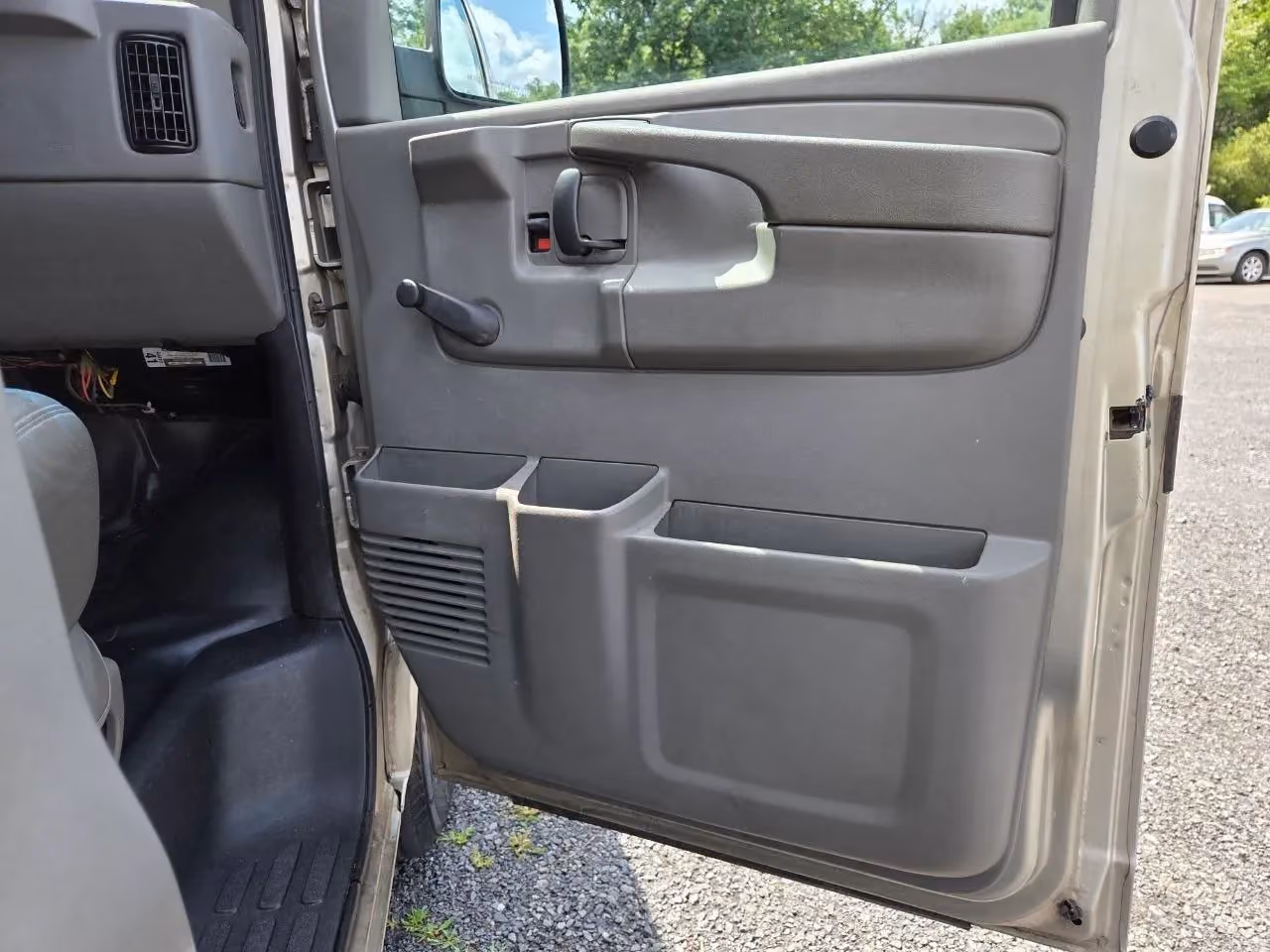 2003 Chevrolet Express 2500 Cargo — photo 6 of 23