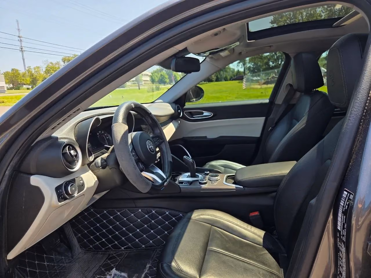 2021 Alfa Romeo Giulia TI AWD — photo 13 of 23