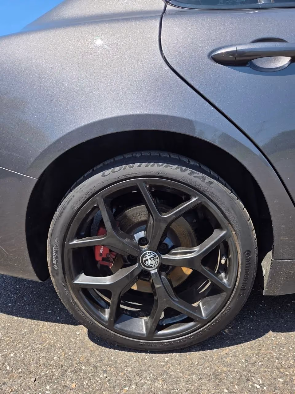 2021 Alfa Romeo Giulia TI AWD — photo 12 of 23