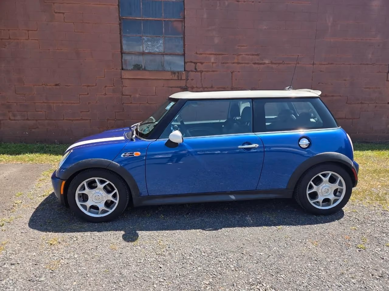 2005 MINI Cooper S Hatchback 2D — photo 3 of 24