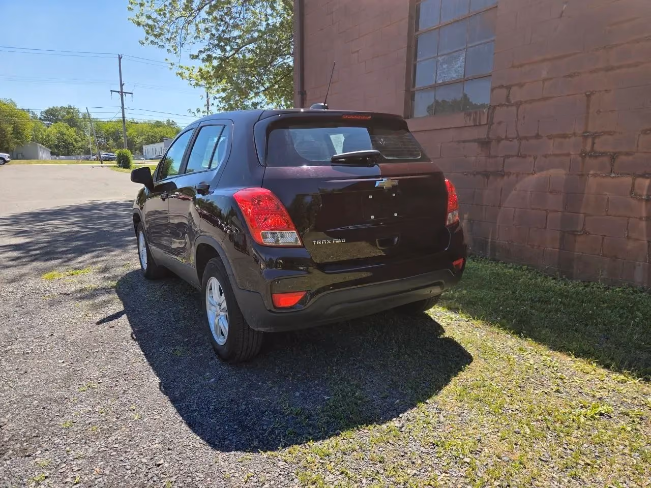 2021 Chevrolet Trax LS Sport Utility 4D — photo 4 of 19