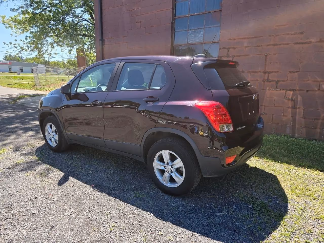2021 Chevrolet Trax LS Sport Utility 4D — photo 3 of 19