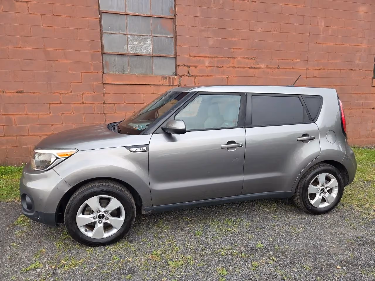 2017 Kia Soul Wagon 4D — photo 3 of 23