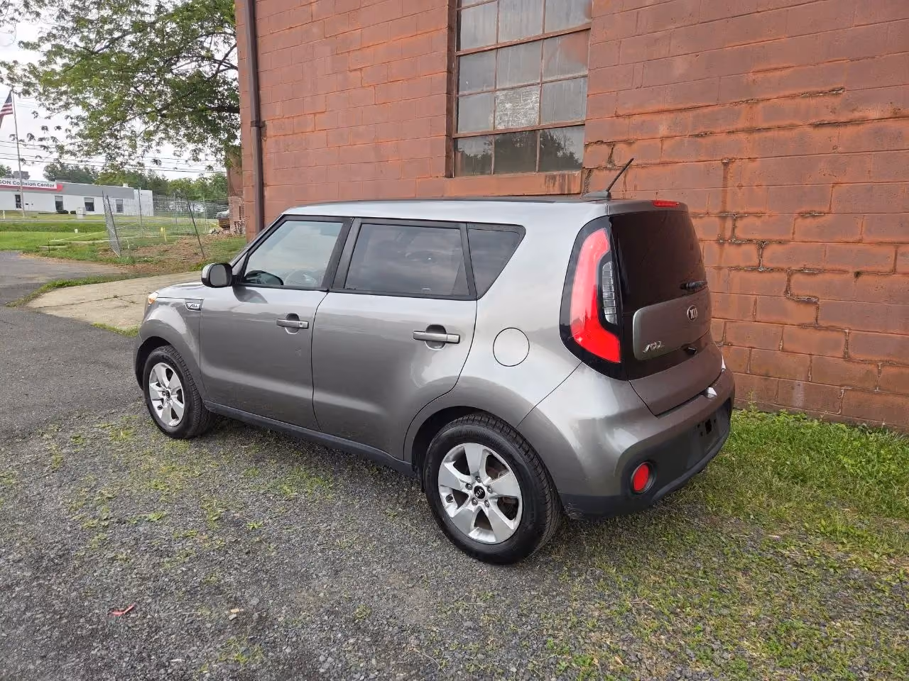2017 Kia Soul Wagon 4D — photo 4 of 23