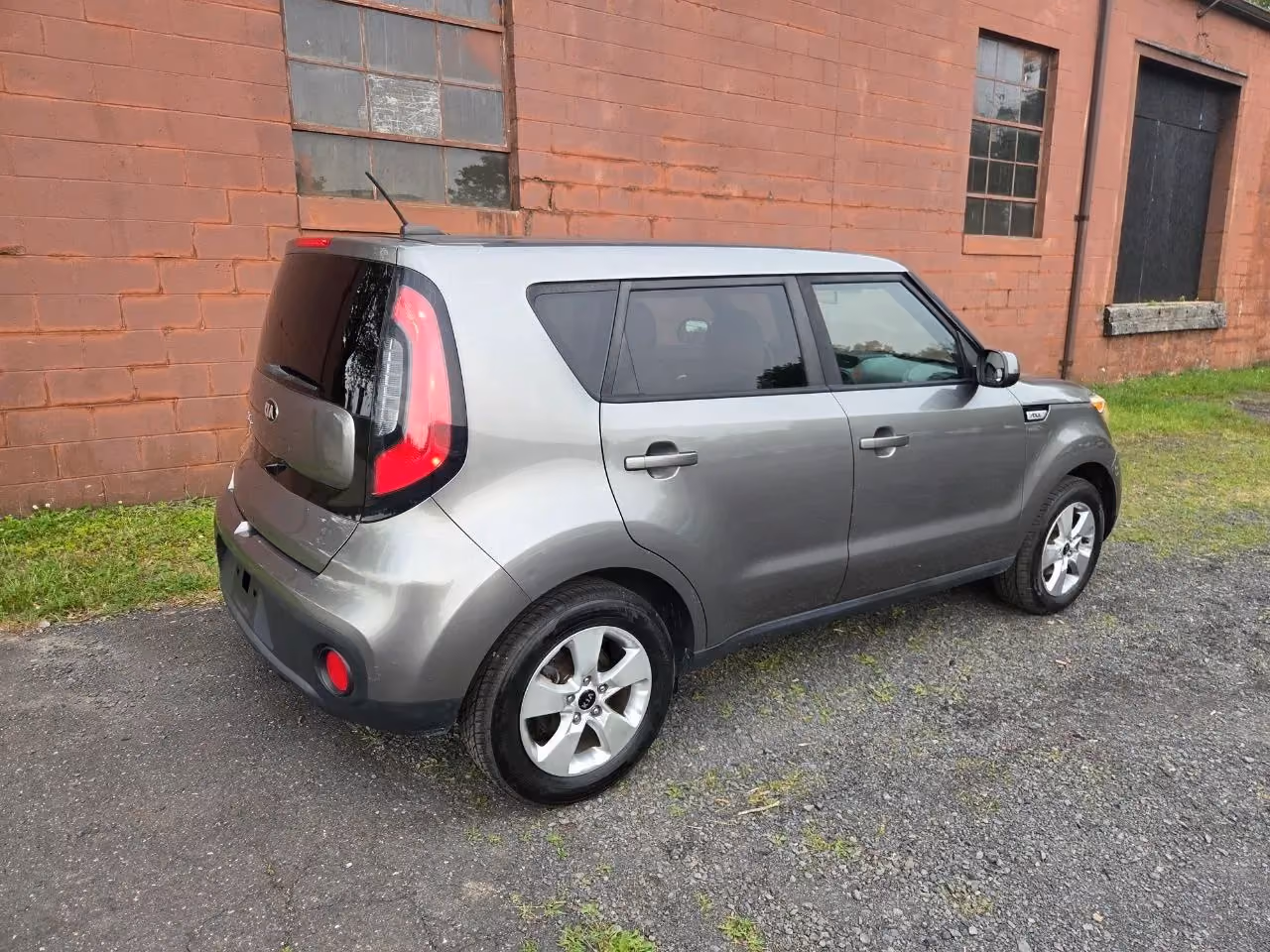 2017 Kia Soul Wagon 4D — photo 8 of 23
