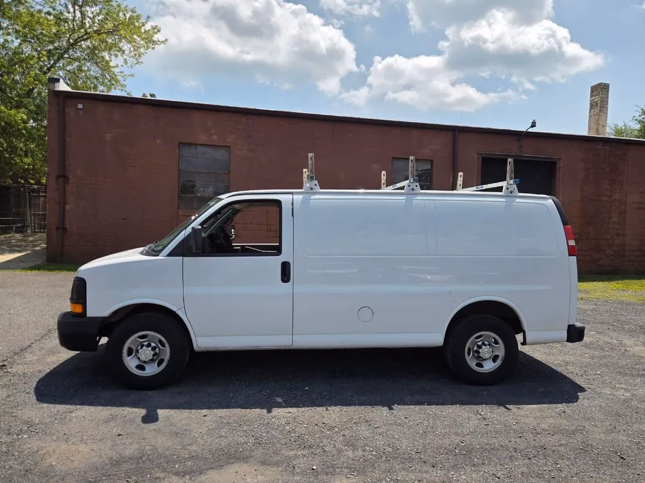 2016 Chevrolet Express 2500 Cargo Van 3D — photo 2 of 9