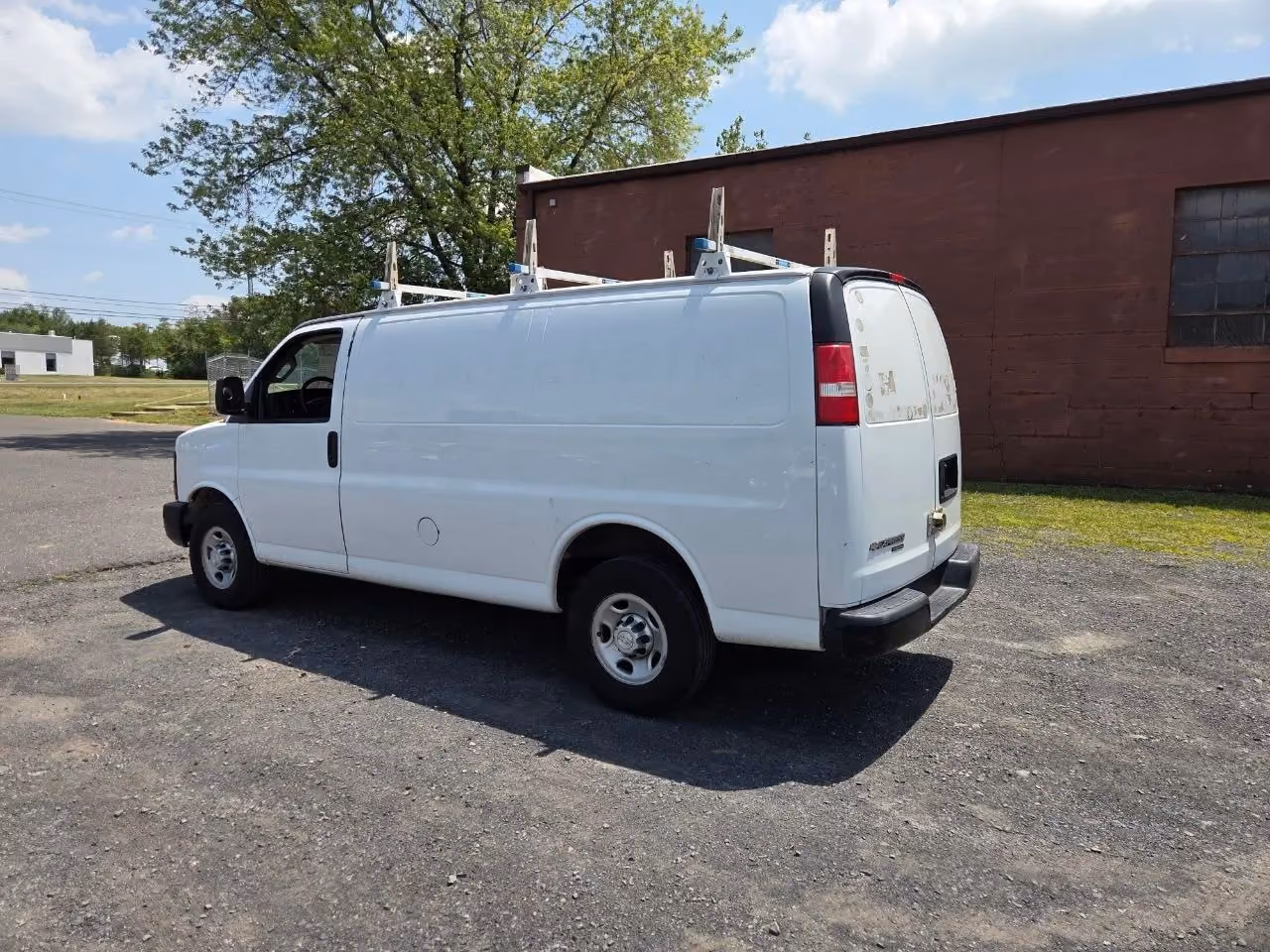 2016 Chevrolet Express 2500 Cargo Van 3D — photo 3 of 9