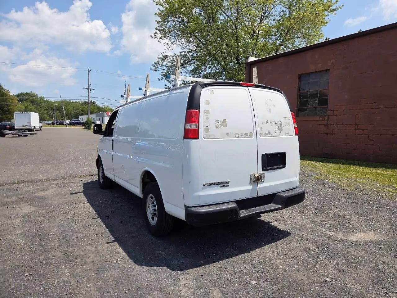 2016 Chevrolet Express 2500 Cargo Van 3D — photo 4 of 9