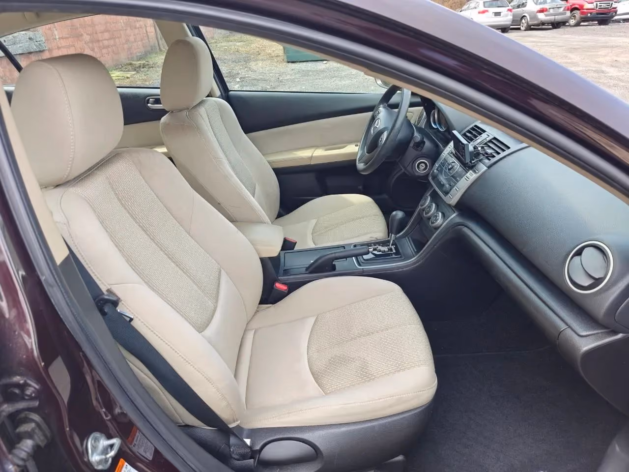 2011 MAZDA MAZDA6 i Sport Sedan 4D — photo 11 of 41