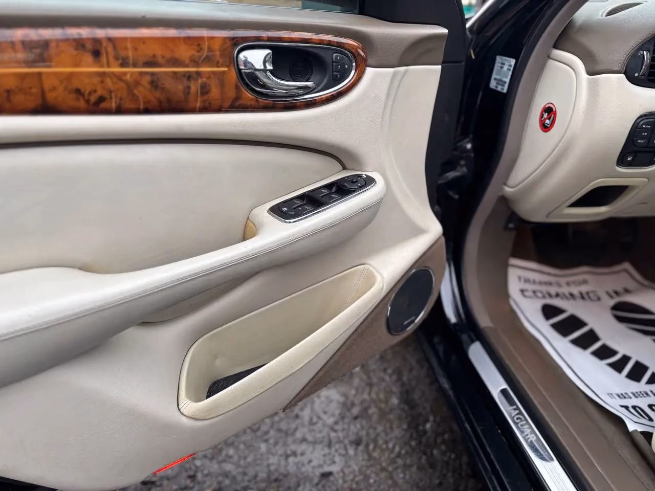 2005 Jaguar XJ XJ Vanden Plas Sedan 4D — photo 23 of 26