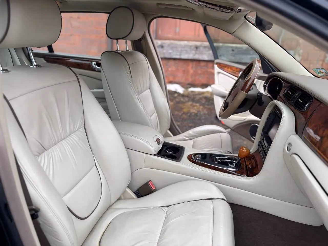 2005 Jaguar XJ XJ Vanden Plas Sedan 4D — photo 19 of 26