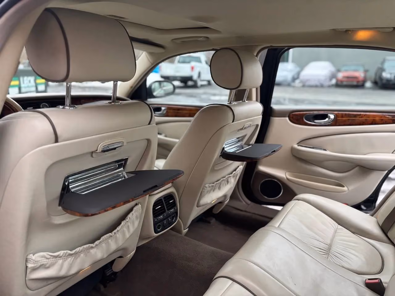 2005 Jaguar XJ XJ Vanden Plas Sedan 4D — photo 16 of 26