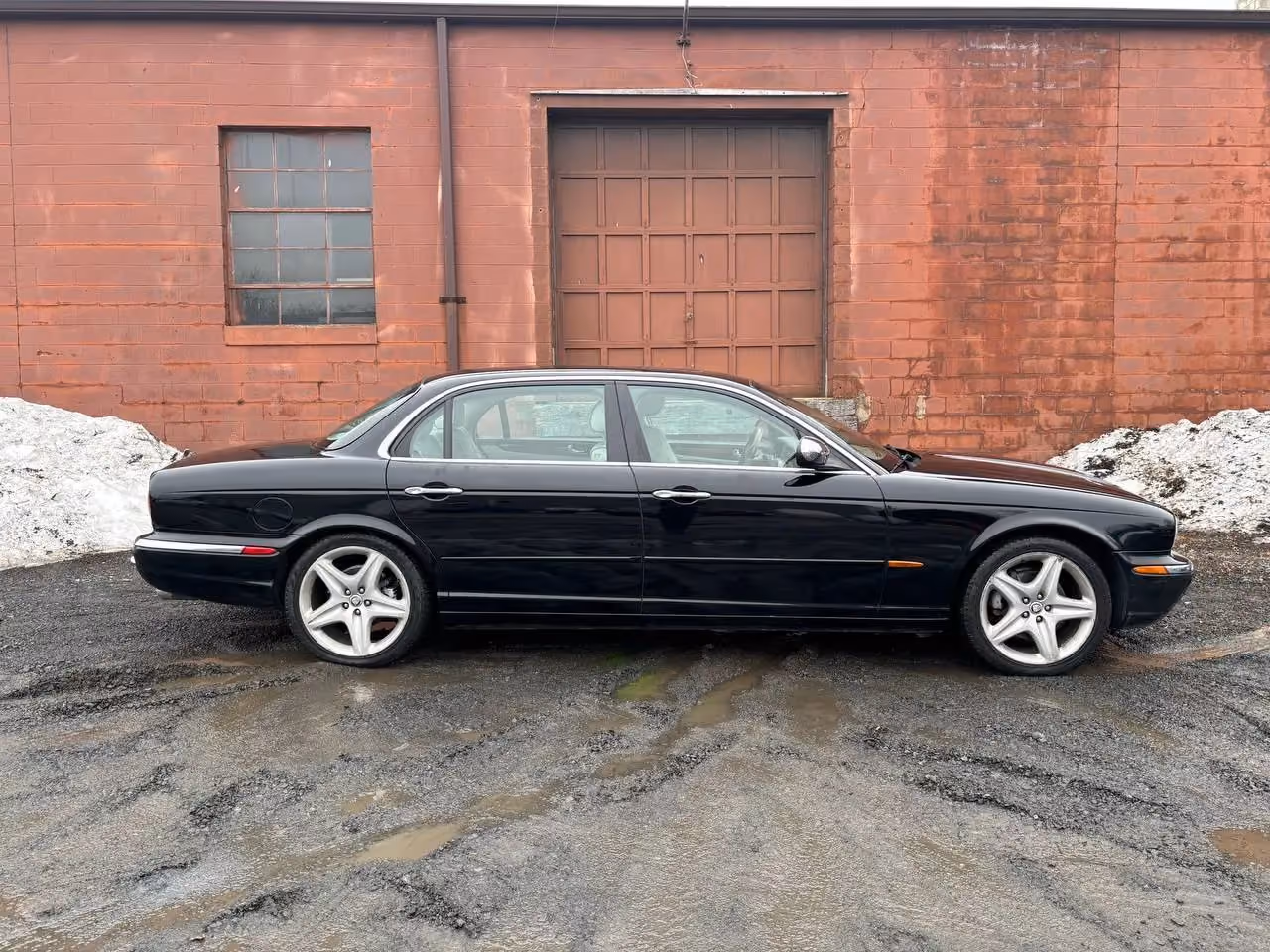 2005 Jaguar XJ XJ Vanden Plas Sedan 4D — photo 4 of 26