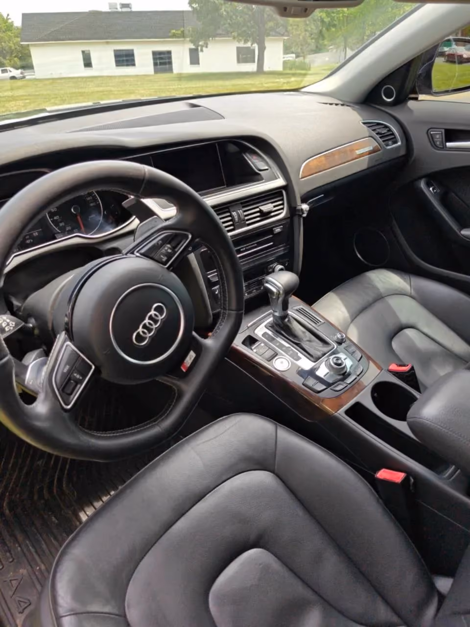 2013 Audi allroad Premium Plus Wagon 4D — photo 16 of 24