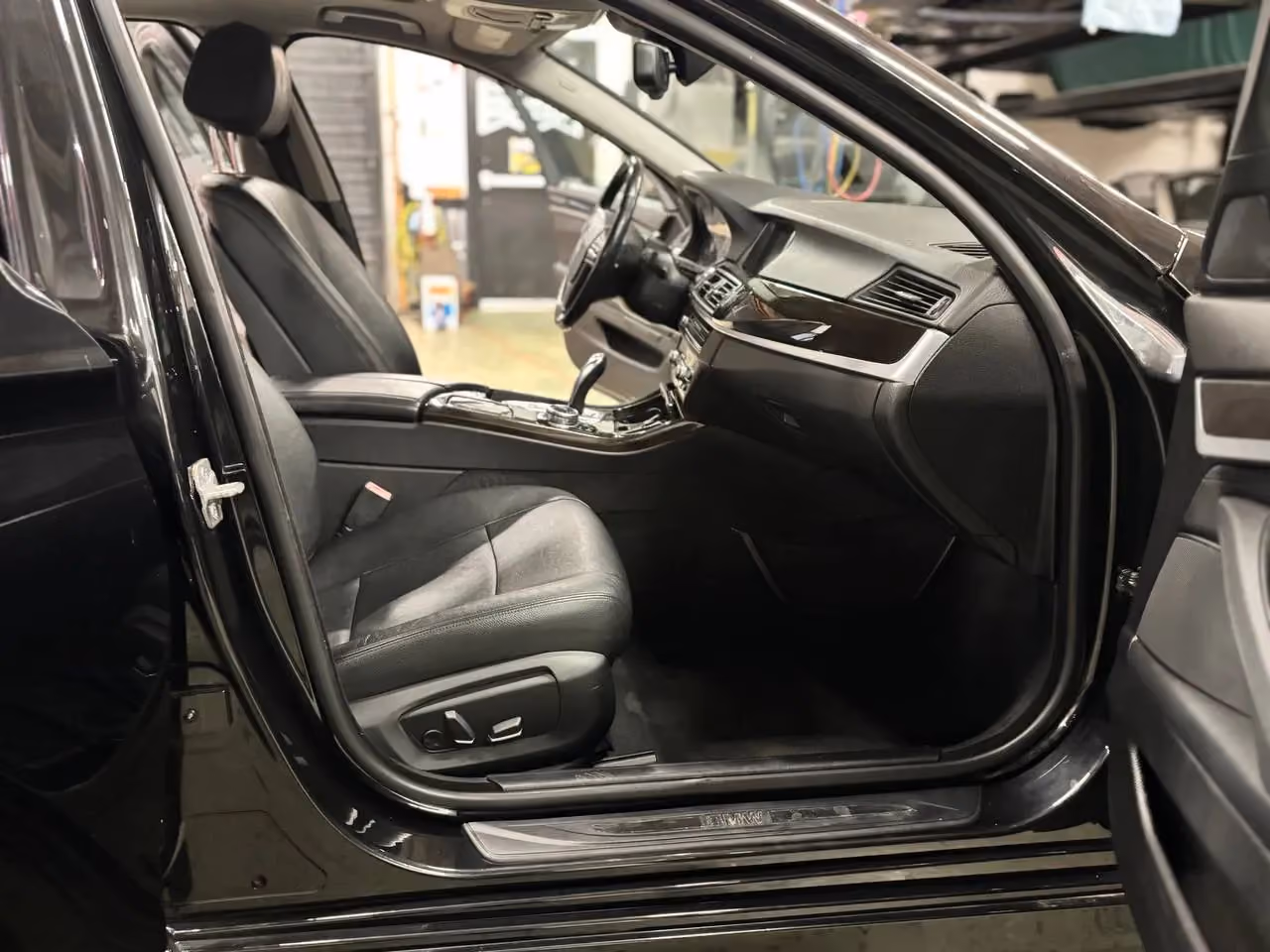 2014 BMW 5 Series 535d xDrive Sedan 4D — photo 11 of 73