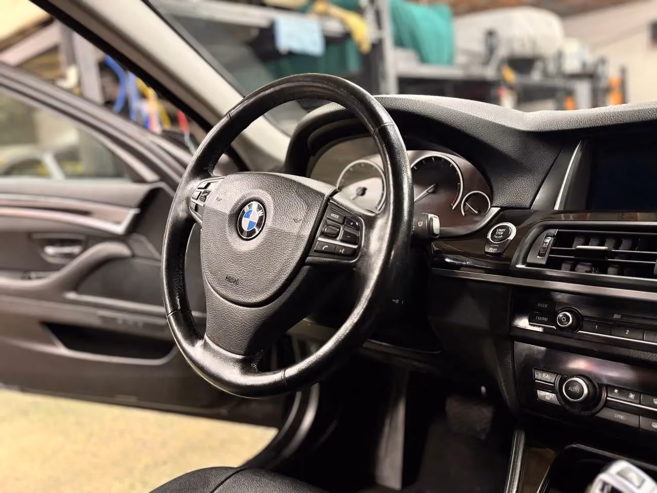 2014 BMW 5 Series 535d xDrive Sedan 4D — photo 15 of 73