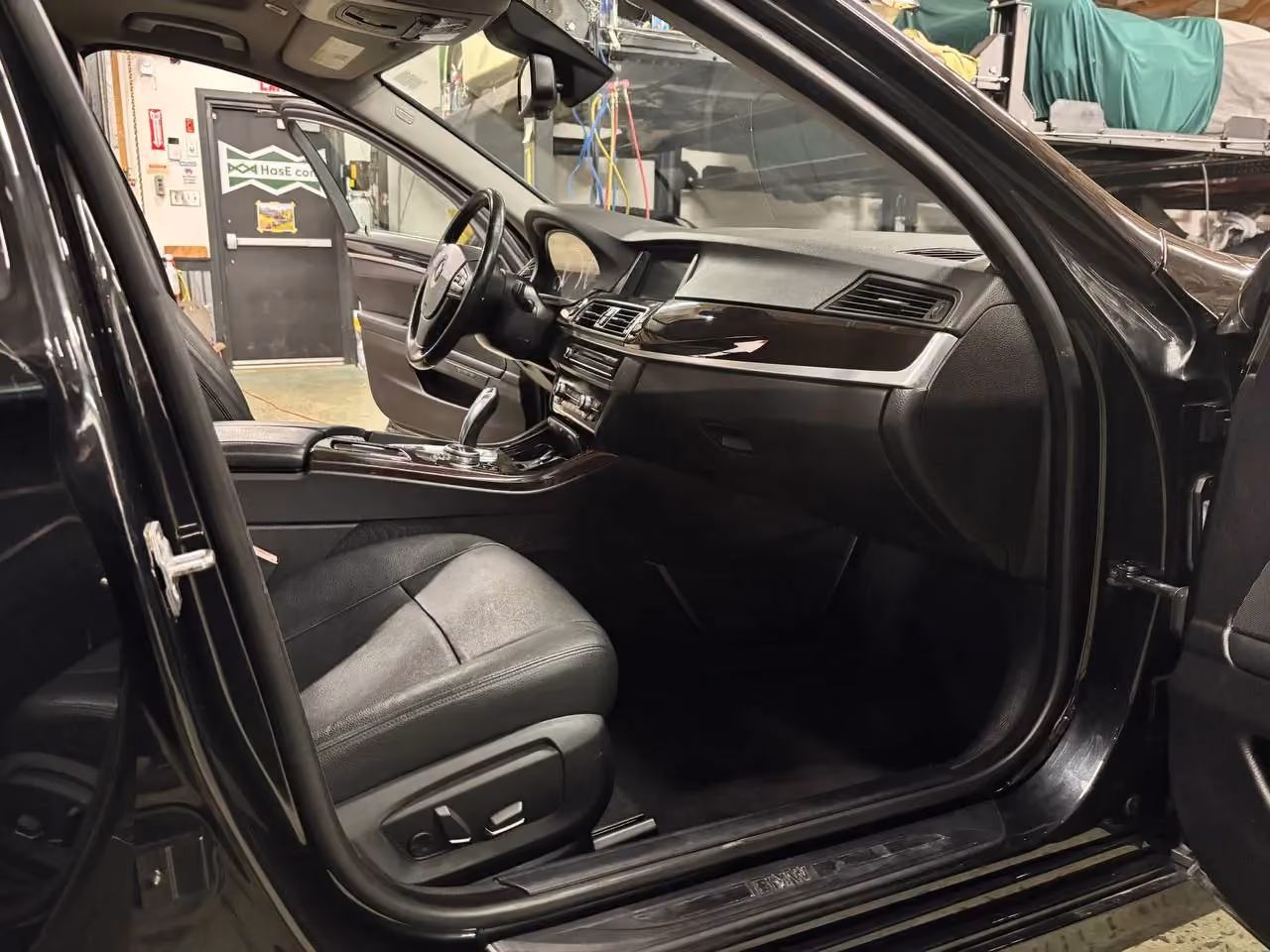 2014 BMW 5 Series 535d xDrive Sedan 4D — photo 32 of 73