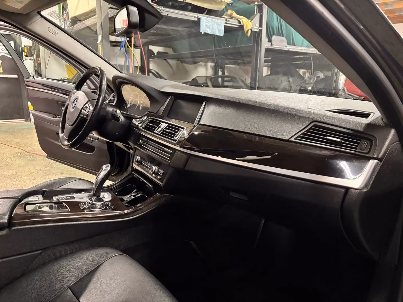 2014 BMW 5 Series 535d xDrive Sedan 4D — photo 27 of 73