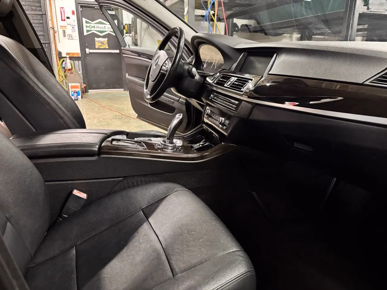 2014 BMW 5 Series 535d xDrive Sedan 4D — photo 31 of 73